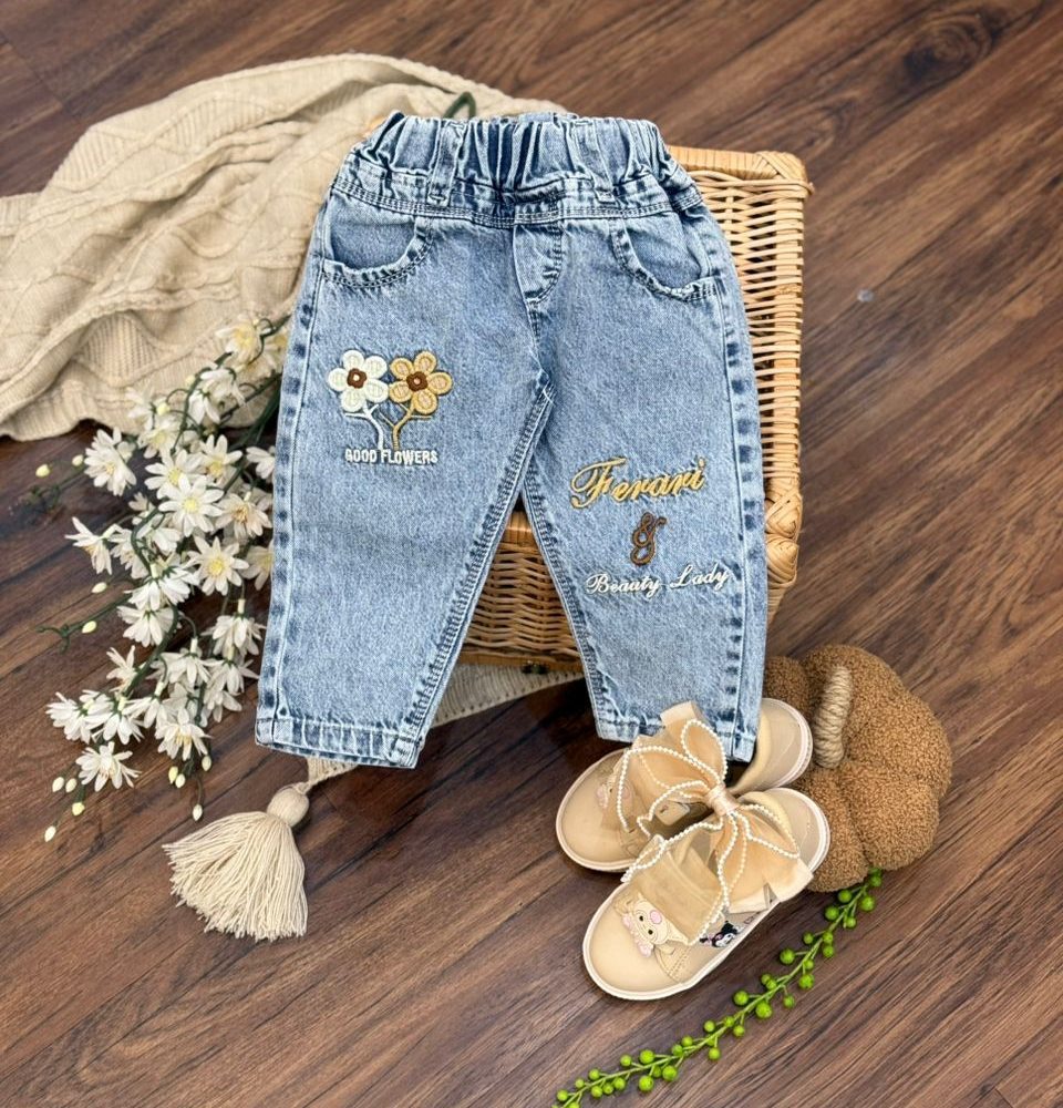کد ۱۷۷۵ شلوار جین با طرح گلدوزی گل