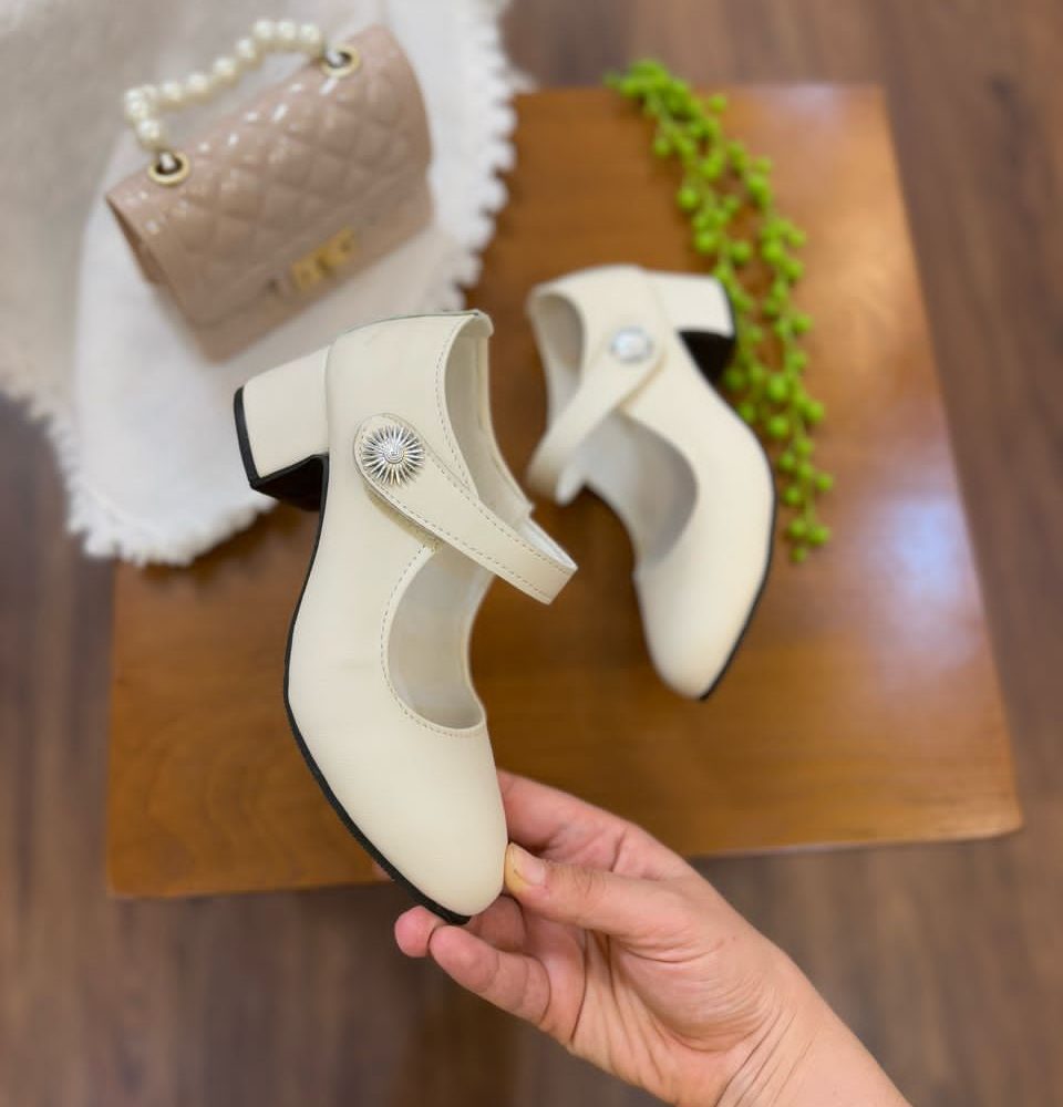 کد 2157 کفش مجلسی پاشنه بلند کرم روشن