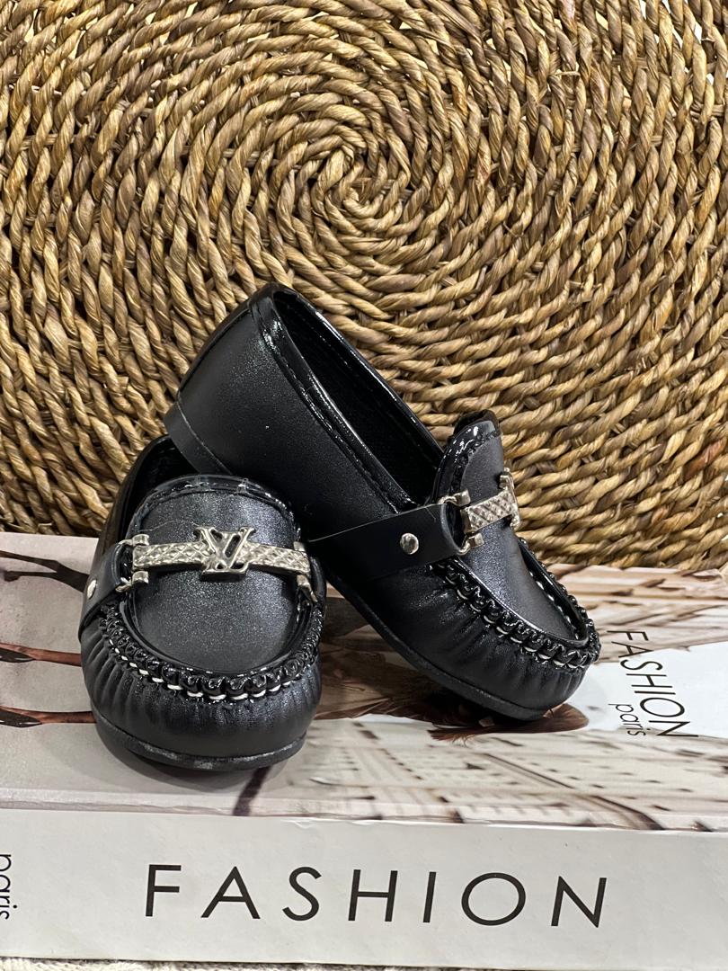 IMG-20251031-WA0050 کد ۲۸۱۲ کفش کالج مشکی - Image 4