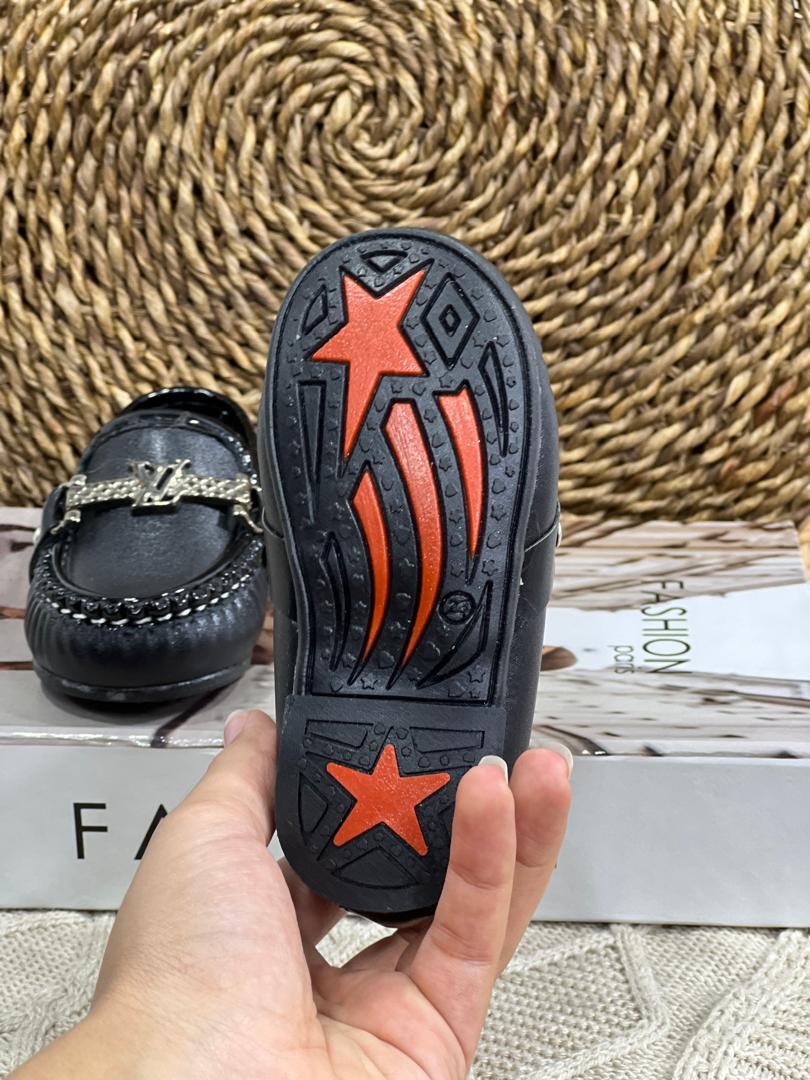 IMG-20251031-WA0059 کد ۲۸۱۲ کفش کالج مشکی - Image 3