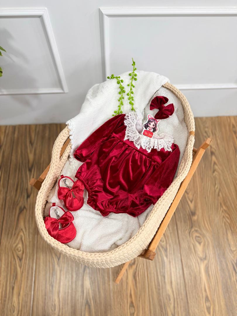 IMG-20251117-WA0021(1) کد ۲۸۹۴ بادی مخمل قرمز یقه گیپور نیلای - Image 1