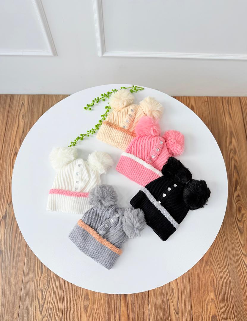 IMG-20251212-WA0025 کد ۲۹۹۸ کلاه وارداتی پوم پوم قلبی - Image 1