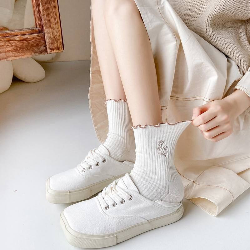 IMG_20251219_062558_202 کد 3029 جوراب زنانه طرح گل جدید - Image 1