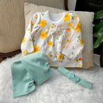 کد ۱۴۷۷ بلوز شلوار +هدست طرح شکوفه زرد