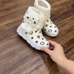 کد ۱۶۰۸ بوت لویی ویتون سفید