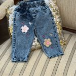 کد 1941 شلوار جین گلبرگ دار و گلدوزی شده