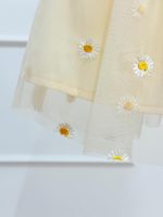 کد ۲۳۲۰ پیراهن طرح بابونه کرم - Image 2