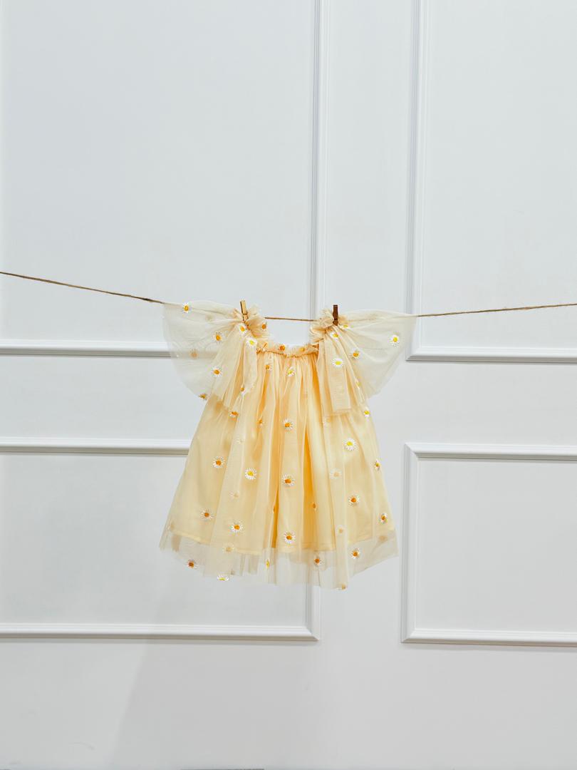 کد ۲۳۲۰ پیراهن طرح بابونه کرم