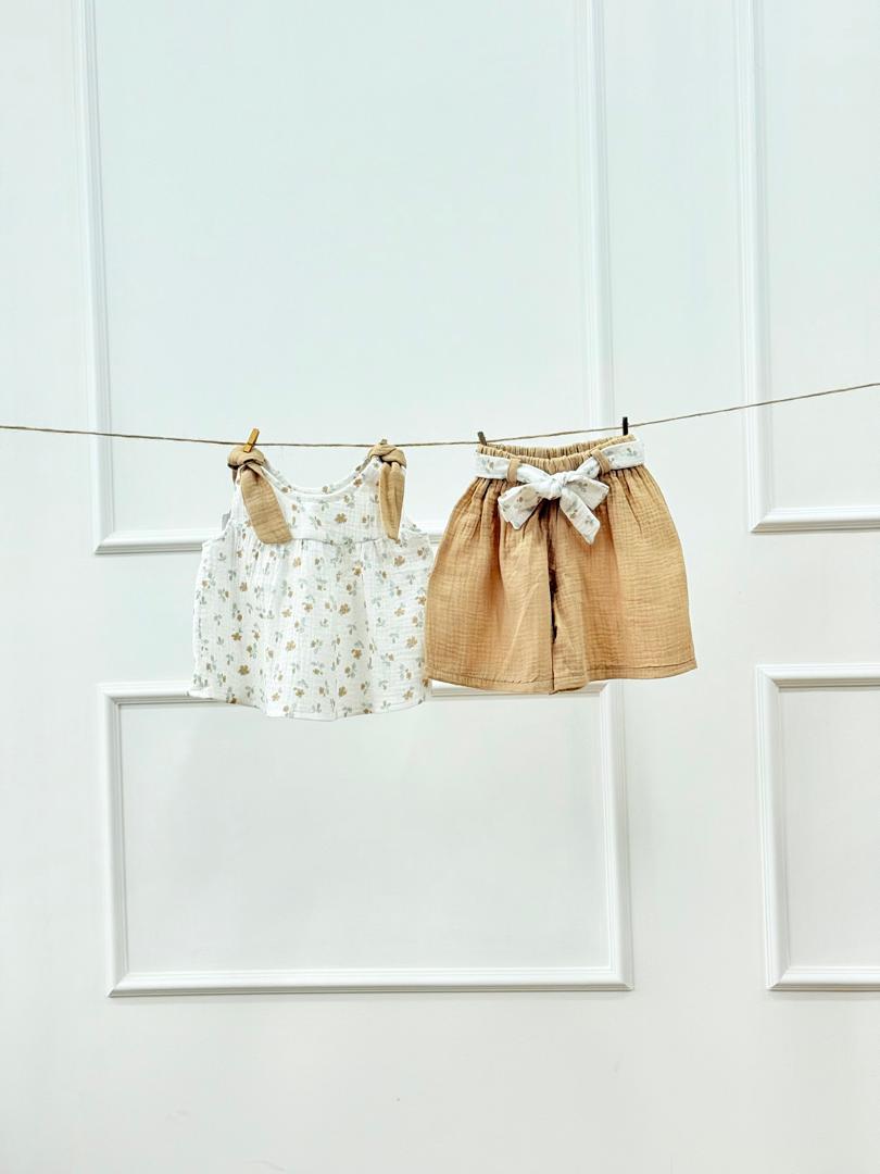 کد ۲۴۴۰ تاپ شلوارک موسلین طرح ایوا (رنگ موکا)