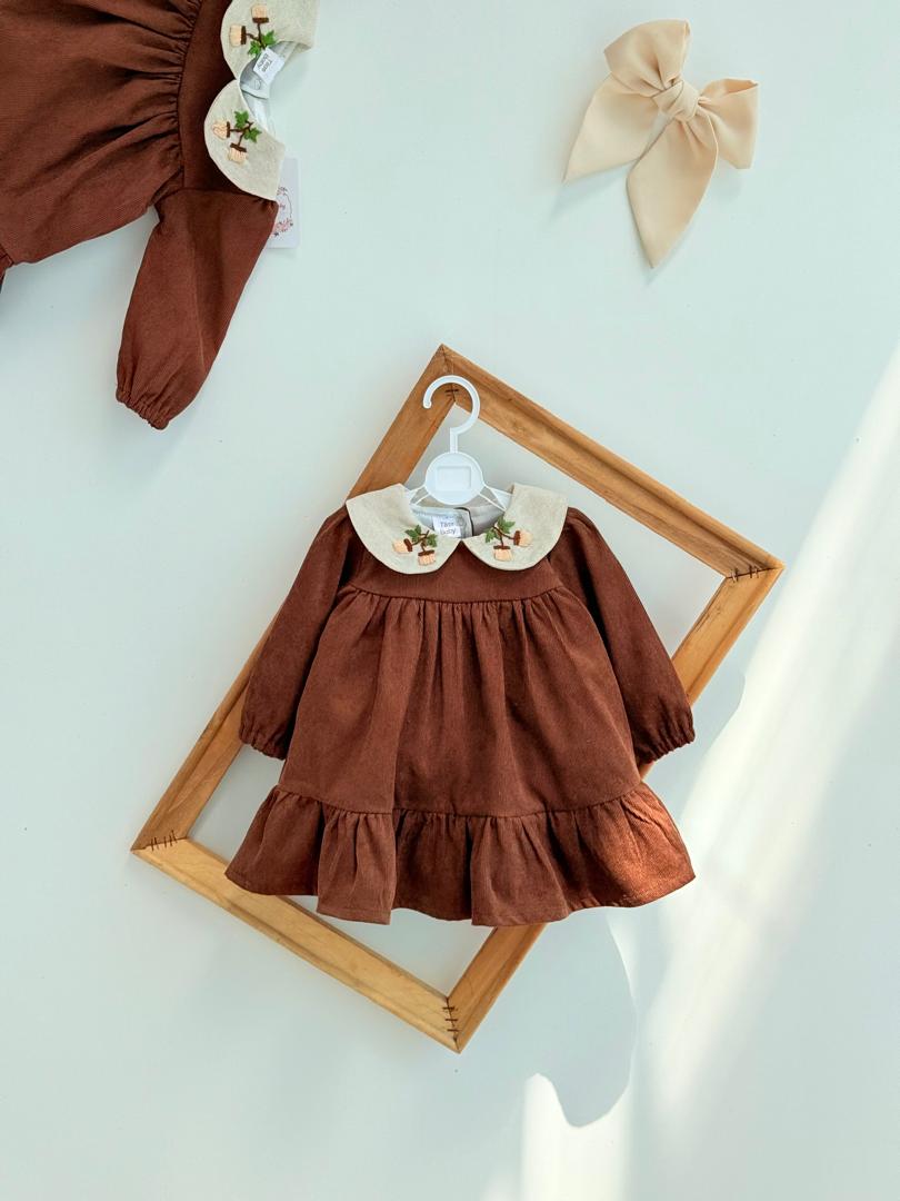 کد ۲۵۰۴ پیراهن یقه گلدوزی طرح دلوین