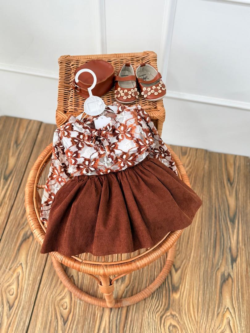 کد ۲۷۰۰ بلوز دامن طرح آندیا