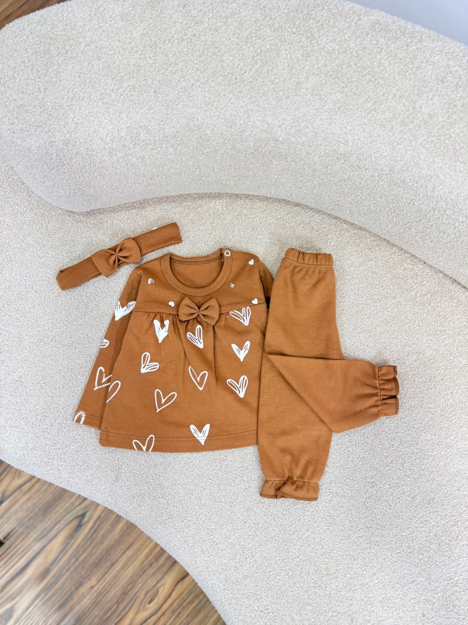 کد ۲۹۲۶ بلوز شلوار و هدبند طرح قلب کرم