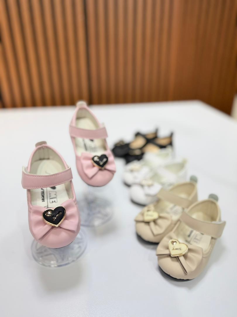 IMG-20260224-WA0069 کد ۳۲۴۰ کفش مجلسی طرح قلب شاد - Image 1